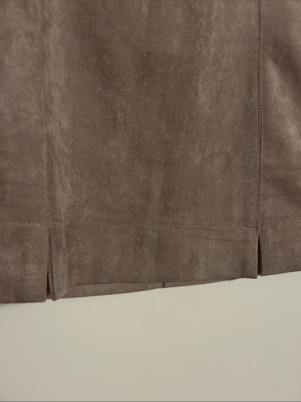 She & Sky soft suede-look mini skirt new with tag side zipper front slits size M - Picture 3 of 5